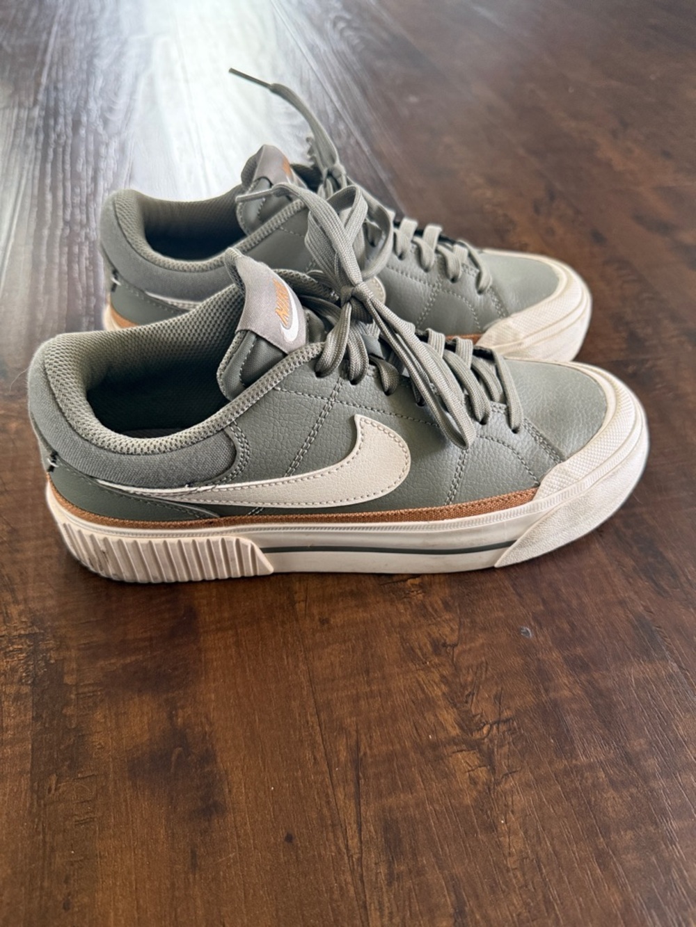 Women’s Nike Court Legacy lift